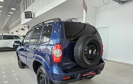 Chevrolet Niva I рестайлинг, 2017 год, 899 000 рублей, 6 фотография