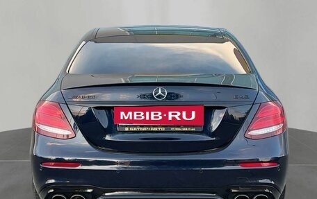 Mercedes-Benz E-Класс AMG, 2017 год, 4 090 000 рублей, 5 фотография