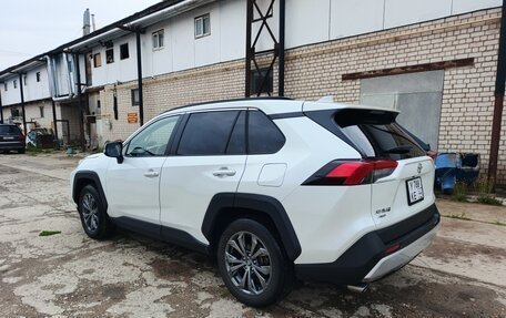 Toyota RAV4, 2023 год, 4 100 000 рублей, 3 фотография