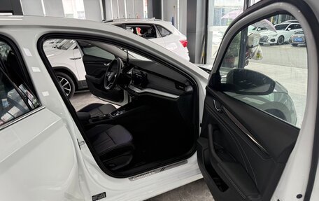 Skoda Octavia IV, 2023 год, 2 240 000 рублей, 7 фотография