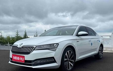 Skoda Superb III рестайлинг, 2022 год, 2 183 000 рублей, 1 фотография