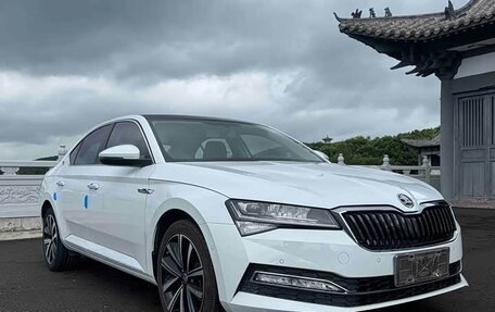 Skoda Superb III рестайлинг, 2022 год, 2 183 000 рублей, 3 фотография