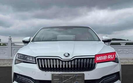 Skoda Superb III рестайлинг, 2022 год, 2 183 000 рублей, 2 фотография