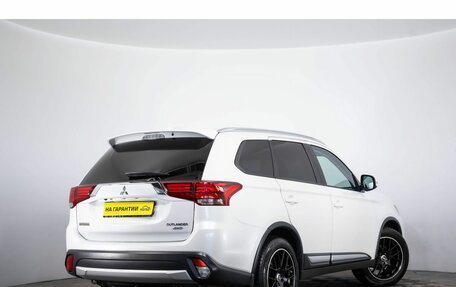 Mitsubishi Outlander III рестайлинг 3, 2015 год, 1 899 000 рублей, 4 фотография