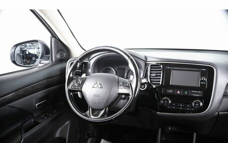 Mitsubishi Outlander III рестайлинг 3, 2015 год, 1 899 000 рублей, 12 фотография