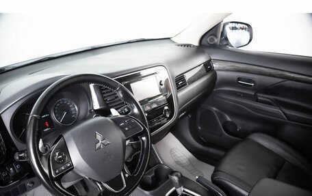 Mitsubishi Outlander III рестайлинг 3, 2015 год, 1 899 000 рублей, 8 фотография