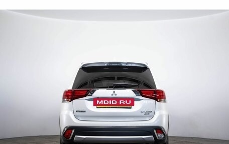 Mitsubishi Outlander III рестайлинг 3, 2015 год, 1 899 000 рублей, 5 фотография