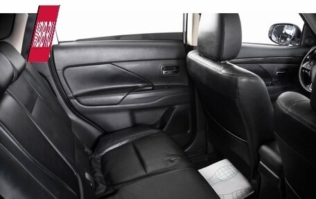Mitsubishi Outlander III рестайлинг 3, 2015 год, 1 899 000 рублей, 10 фотография