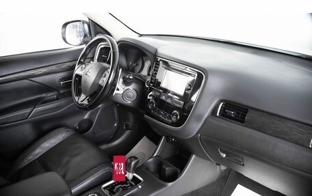 Mitsubishi Outlander III рестайлинг 3, 2015 год, 1 899 000 рублей, 11 фотография
