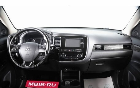 Mitsubishi Outlander III рестайлинг 3, 2015 год, 1 899 000 рублей, 13 фотография
