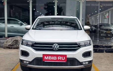 Volkswagen T-Roc I, 2022 год, 1 767 000 рублей, 2 фотография