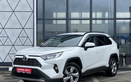 Toyota RAV4, 2019 год, 3 099 000 рублей, 1 фотография