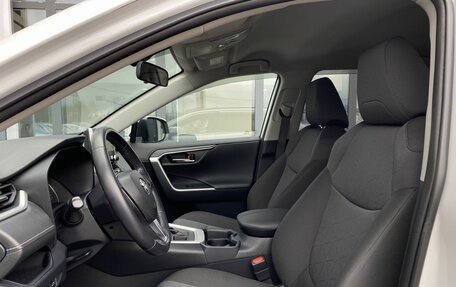 Toyota RAV4, 2019 год, 3 099 000 рублей, 23 фотография