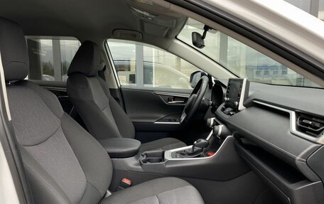 Toyota RAV4, 2019 год, 3 099 000 рублей, 24 фотография