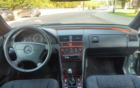 Mercedes-Benz C-Класс, 1994 год, 350 000 рублей, 10 фотография