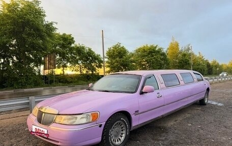 Lincoln Town Car III рестайлинг, 2000 год, 500 000 рублей, 1 фотография