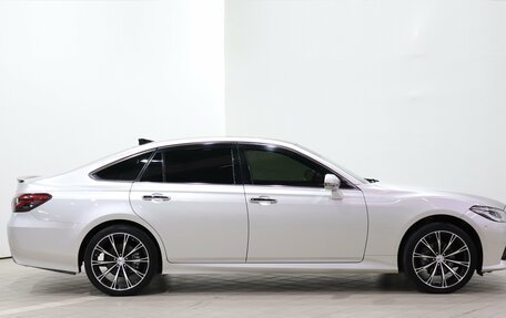 Toyota Crown, 2019 год, 2 900 000 рублей, 4 фотография