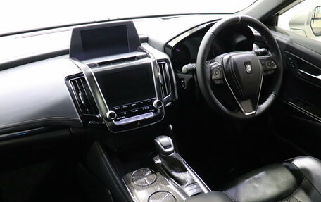 Toyota Crown, 2019 год, 2 900 000 рублей, 14 фотография