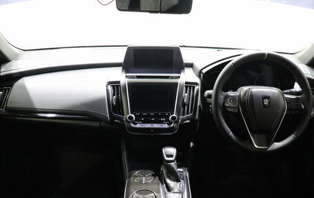 Toyota Crown, 2019 год, 2 900 000 рублей, 15 фотография
