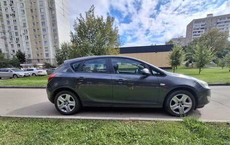 Opel Astra J, 2011 год, 800 000 рублей, 3 фотография