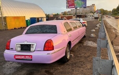 Lincoln Town Car III рестайлинг, 2000 год, 500 000 рублей, 3 фотография