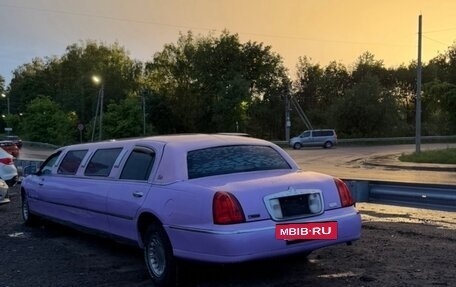 Lincoln Town Car III рестайлинг, 2000 год, 500 000 рублей, 2 фотография