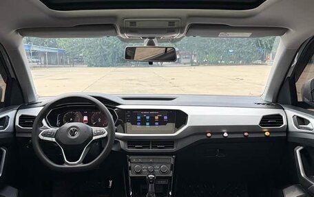 Volkswagen T-Cross I, 2022 год, 1 667 000 рублей, 9 фотография