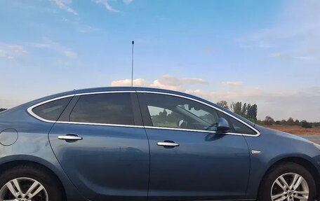 Opel Astra J, 2012 год, 600 000 рублей, 2 фотография