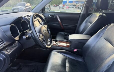 Toyota Highlander III, 2012 год, 1 899 000 рублей, 12 фотография