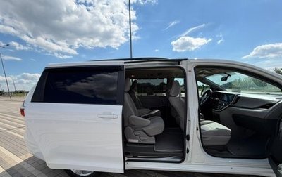 Toyota Sienna III, 2017 год, 2 950 000 рублей, 1 фотография