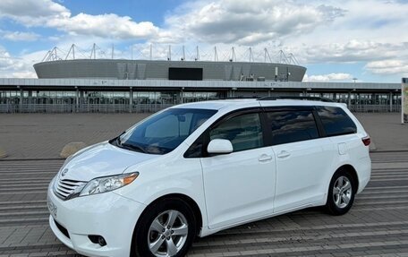 Toyota Sienna III, 2017 год, 2 950 000 рублей, 3 фотография