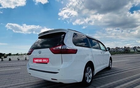 Toyota Sienna III, 2017 год, 2 950 000 рублей, 8 фотография