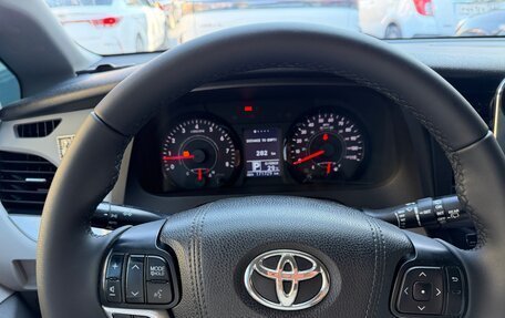 Toyota Sienna III, 2017 год, 2 950 000 рублей, 17 фотография