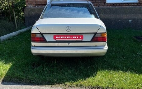 Mercedes-Benz E-Класс, 1993 год, 130 000 рублей, 4 фотография