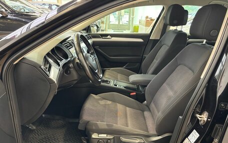 Volkswagen Passat B8 рестайлинг, 2019 год, 2 349 000 рублей, 9 фотография