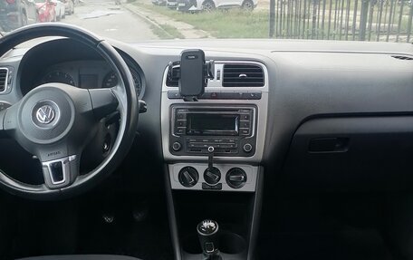 Volkswagen Polo VI (EU Market), 2013 год, 800 000 рублей, 2 фотография
