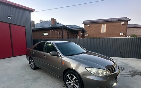 Toyota Camry V40, 2004 год, 770 000 рублей, 1 фотография