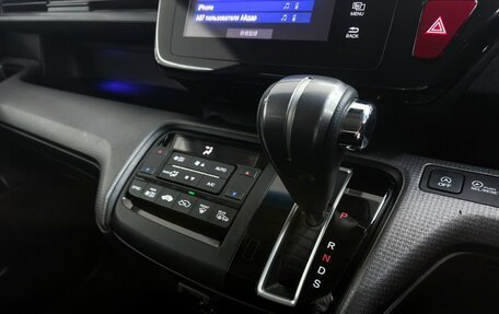 Honda Stepwgn IV, 2016 год, 2 000 000 рублей, 16 фотография