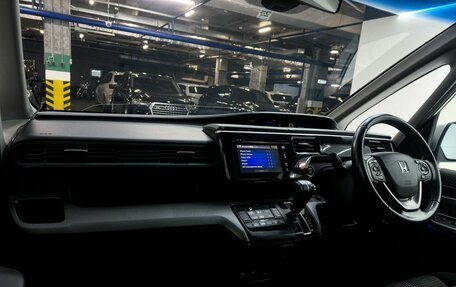 Honda Stepwgn IV, 2016 год, 2 000 000 рублей, 22 фотография