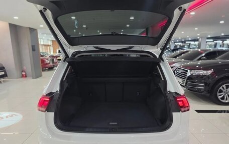 Volkswagen Tiguan II, 2022 год, 3 990 000 рублей, 8 фотография