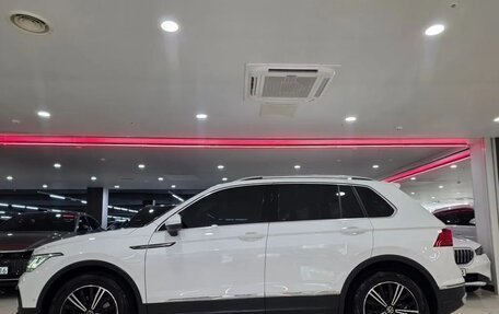 Volkswagen Tiguan II, 2022 год, 3 990 000 рублей, 7 фотография