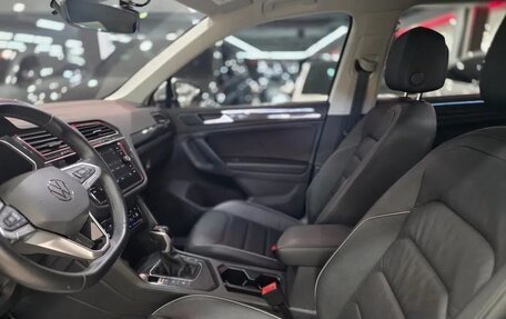 Volkswagen Tiguan II, 2022 год, 3 990 000 рублей, 11 фотография