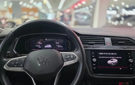 Volkswagen Tiguan II, 2022 год, 3 990 000 рублей, 13 фотография