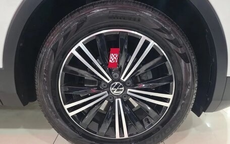Volkswagen Tiguan II, 2022 год, 3 990 000 рублей, 9 фотография