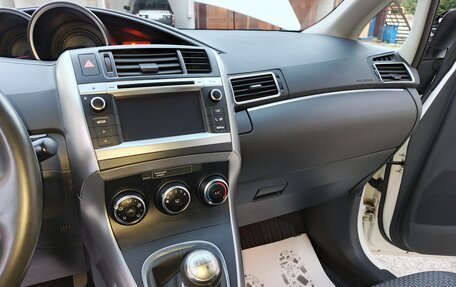 Toyota Verso I, 2013 год, 1 700 000 рублей, 20 фотография