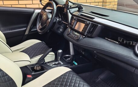 Toyota RAV4, 2015 год, 1 995 000 рублей, 6 фотография