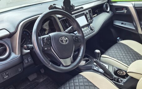 Toyota RAV4, 2015 год, 1 995 000 рублей, 5 фотография