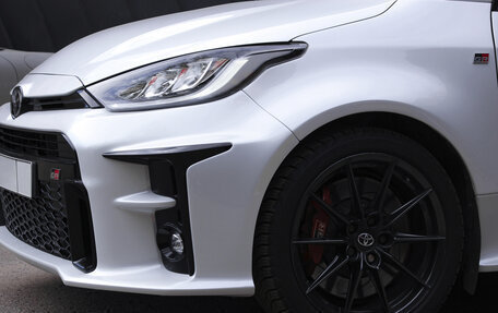 Toyota Yaris, 2021 год, 4 500 000 рублей, 2 фотография