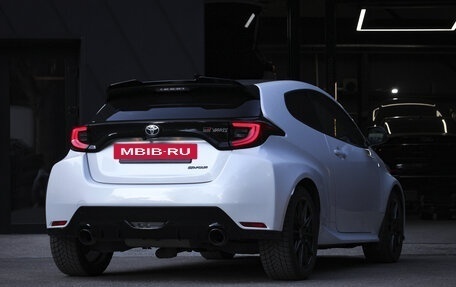 Toyota Yaris, 2021 год, 4 500 000 рублей, 3 фотография