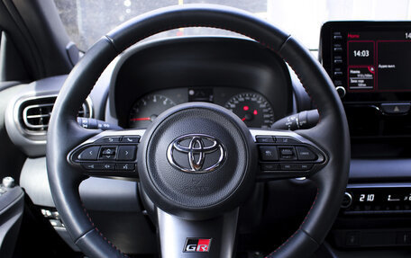Toyota Yaris, 2021 год, 4 500 000 рублей, 9 фотография